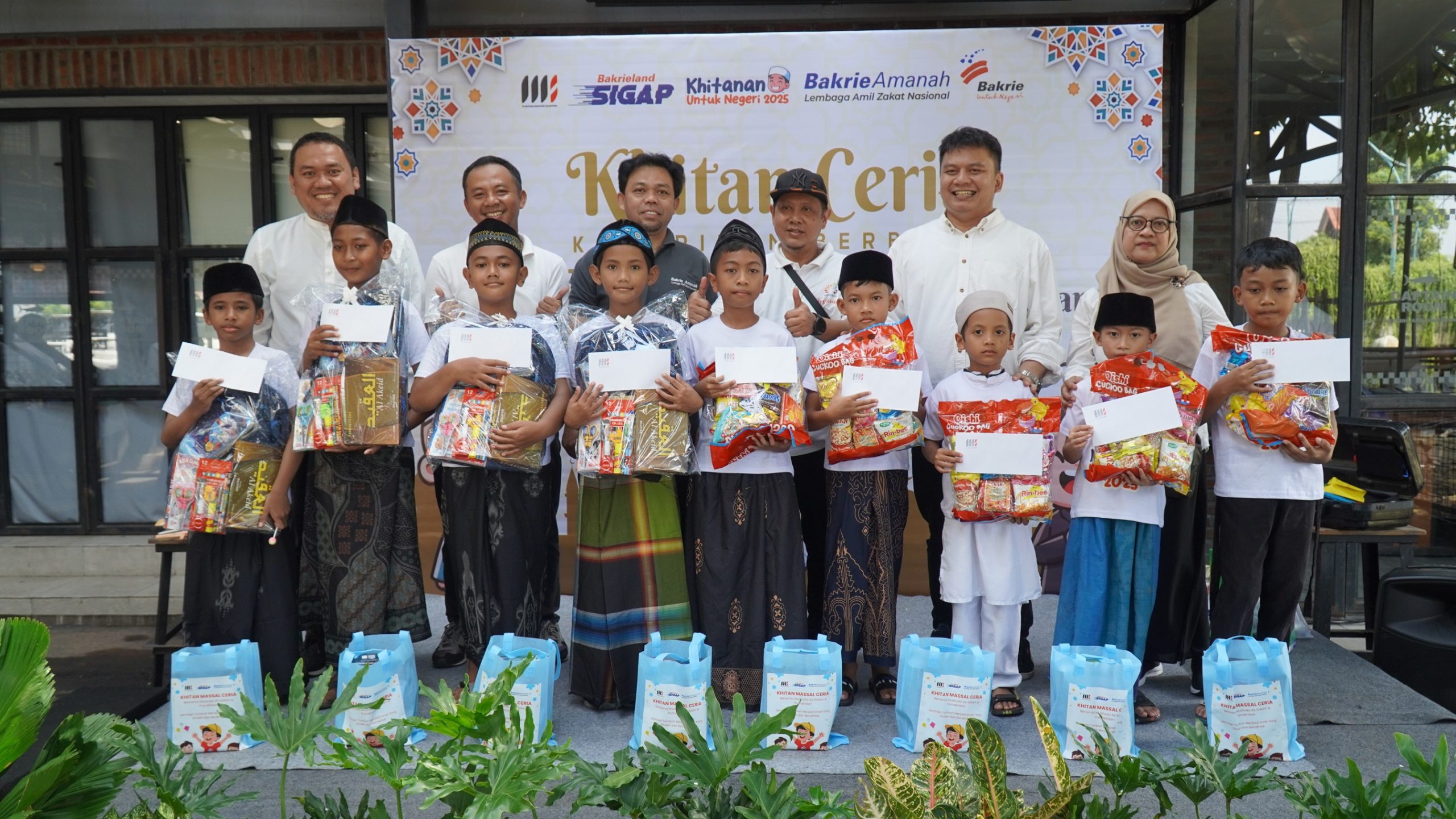 kahuripan nirwana, sunat massal, bakrie amanah